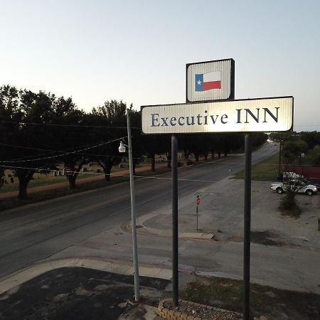 Executive Inn San Saba Bagian luar foto