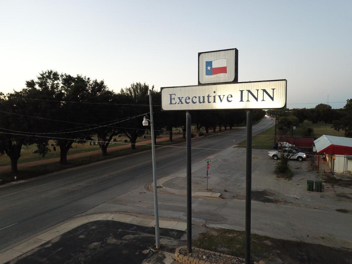 Executive Inn San Saba Bagian luar foto