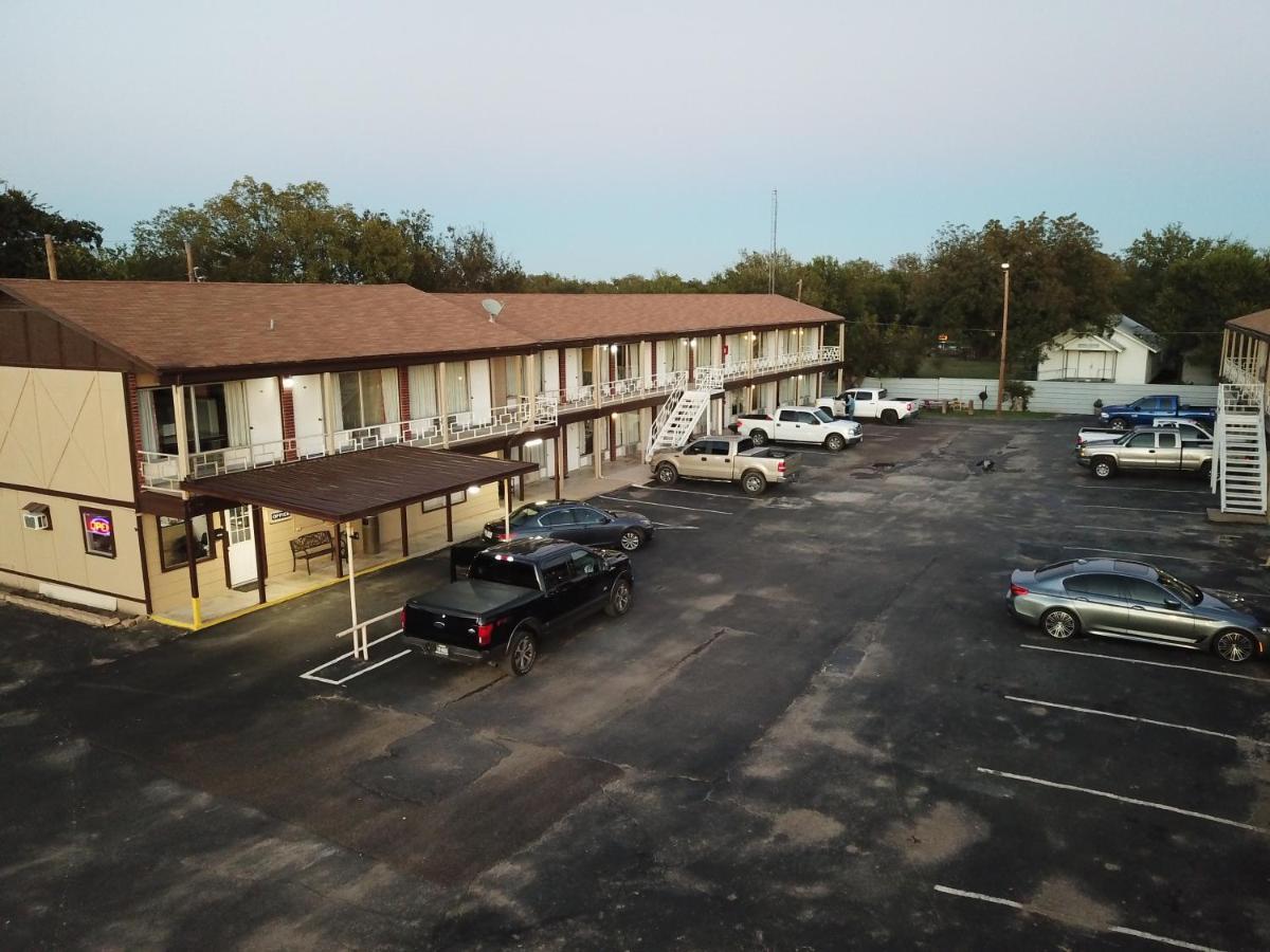 Executive Inn San Saba Bagian luar foto